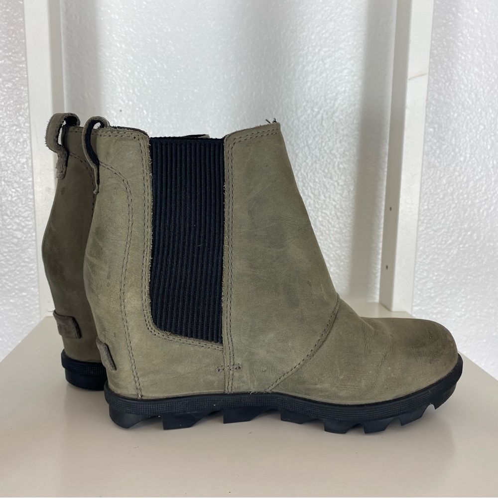SOREL Women’s Joan Of Arctic Chelsea ll Wedge Boot Size 6 EUR 37 Goring Detail